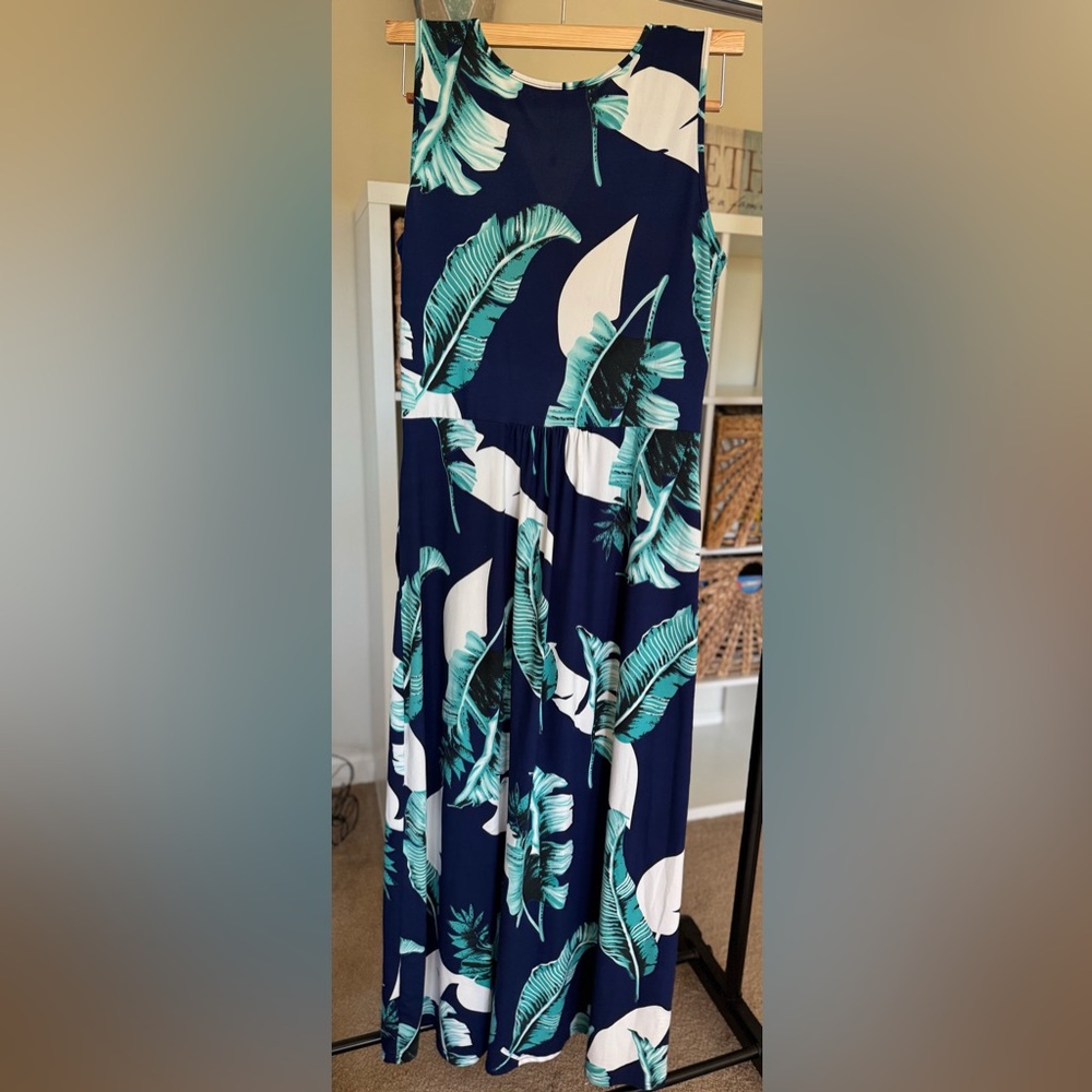 Woman’s Navy Bahamas Fern Design Blue Green White - Picture 2 of 4